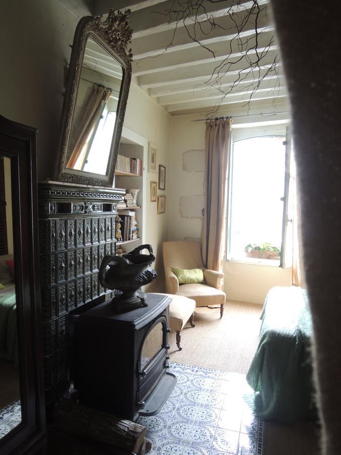Maison D'Hotes "Les Volets Verts" Et Sa Brocante Ecueille Exterior photo