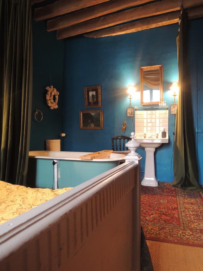 Maison D'Hotes "Les Volets Verts" Et Sa Brocante Ecueille Exterior photo